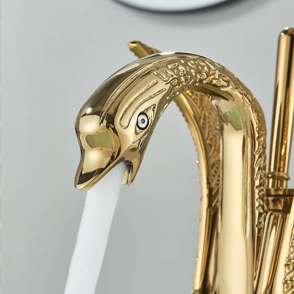 Torneira de Pia de Banheiro Cisne - Loc Stop