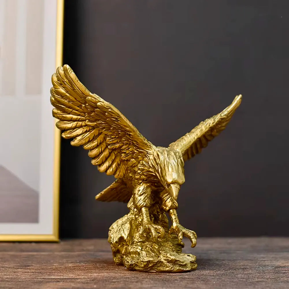 Escultura_de_aguia_Dourada_-_Loc_Stop11